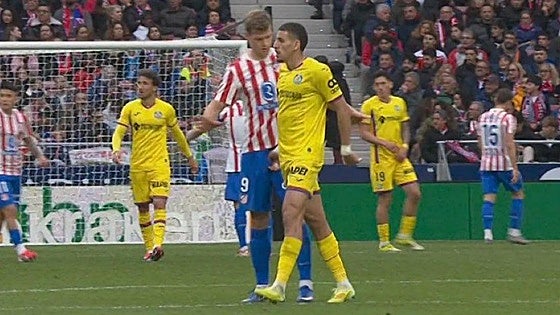 El exalbiazul Abqar es expulsado por pellizcar en los genitales a Sorloth