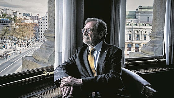 «Aquí puede salir 'Txeroki', puede volver Puigdemont, pero no el rey que trajo la democracia»