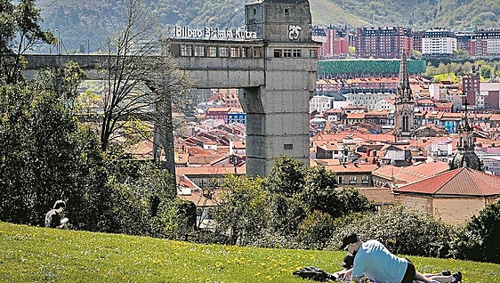 Un nuevo frente judicial vuelve a paralizar la resurrección del ascensor de Begoña