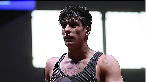Irán ahorca a un campeón de lucha de 19 años