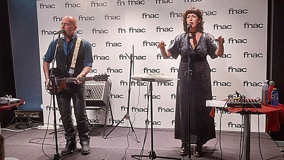El aperitivo íntimo de Corcobado en el FNAC de Bilbao antes de asaltar el Kafe Antzokia