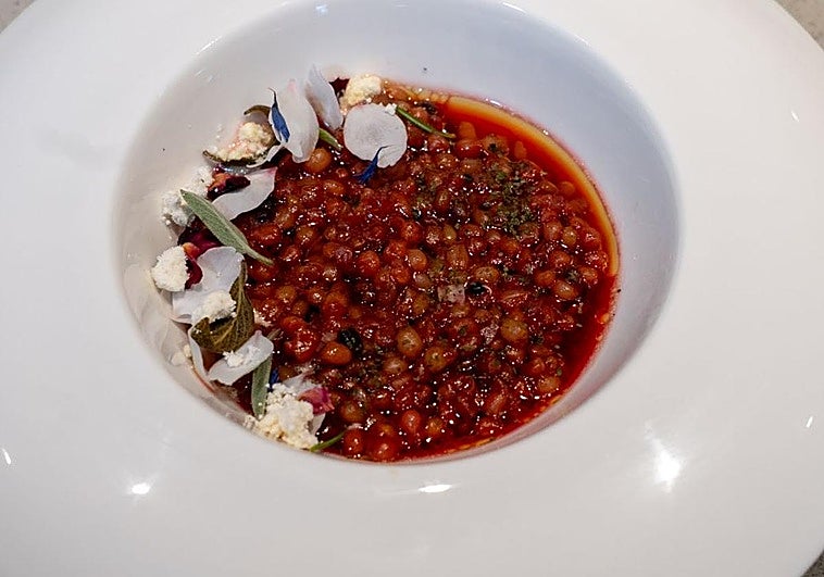 El restaurante vasco para quince comensales donde hacen magia con un poco de sal