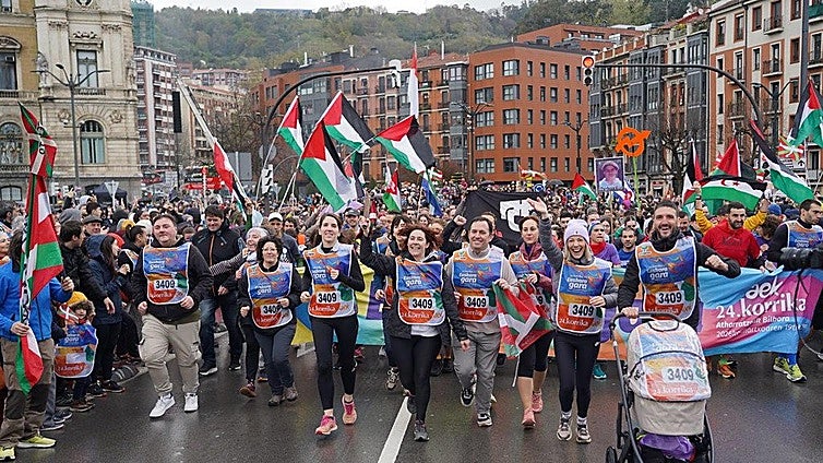 La Korrika se despide en el Ayuntamiento de Bilbao en un final apoteósico: «No somos folclore, somos euskera»