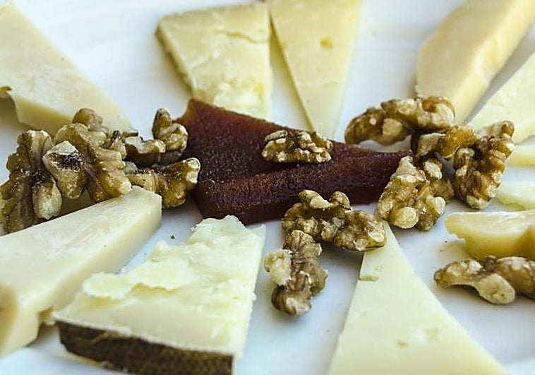 Alerta alimentaria por la presencia de la bacteria Escherichia coli en un conocido queso francés