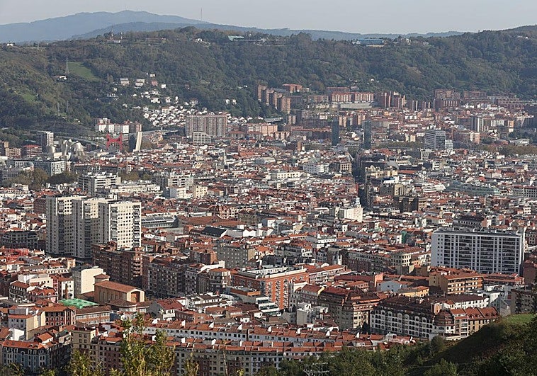 Los 1.500 pisos sobreocupados donde viven siete o más personas en Bilbao