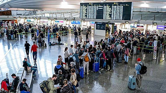 Servicios mínimos «del 90%» minimizan por ahora el impacto de la huelga que afecta a 14 aerolíneas en Loiu en plena Semana Santa