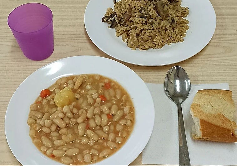 Facua pide explicaciones a Educación por la aparición de «gusanos» en el menú de un colegio de Basauri