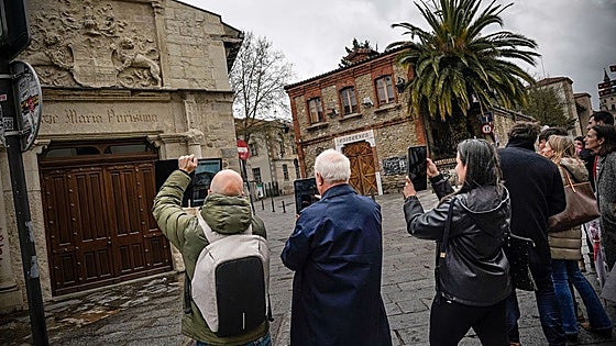 Villa Suso estrena visitas guiadas con realidad aumentada para conocer el pasado medieval de Vitoria