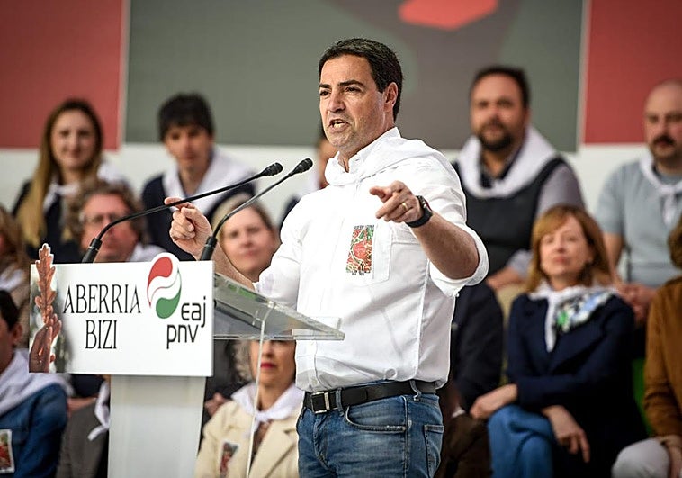 «Sacaron a Franco de su tumba, ¿y no son capaces de traer un cuadro de Madrid a Euskadi?», clama Pradales