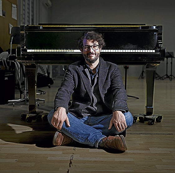 «Yo estuve tres años tocando el chelo en el foso del Teatro Real, y también en el Liceu»