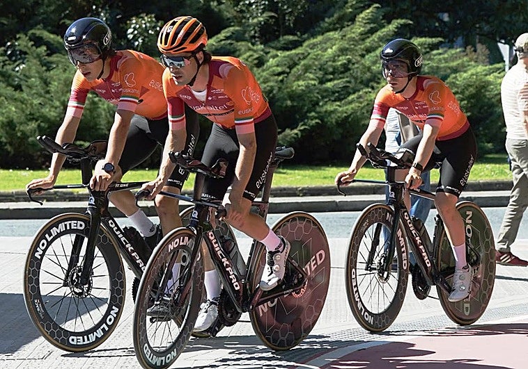 Sigue la etapa inicial de la Itzulia | Los ciclistas ya inspeccionan el recorrido en Begoña