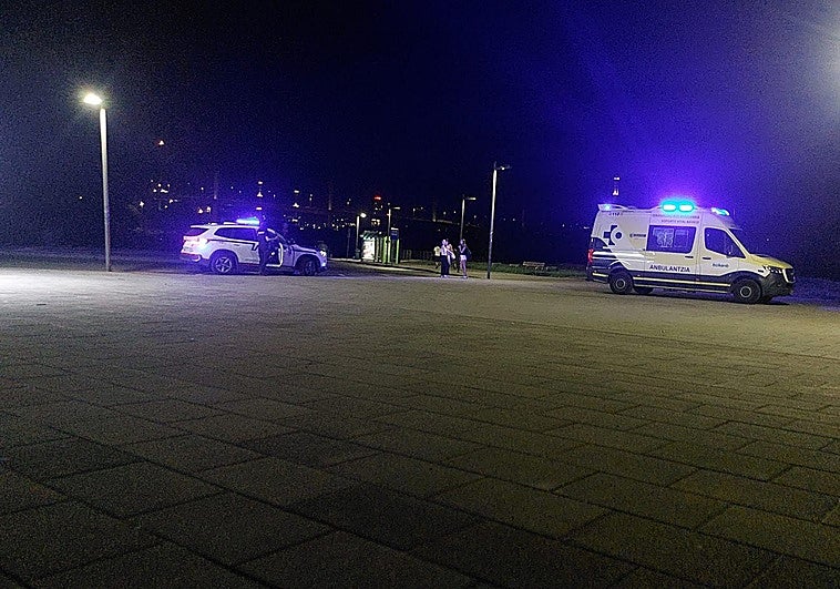 Surfistas rescatan a varios bañistas en la playa de La Arena