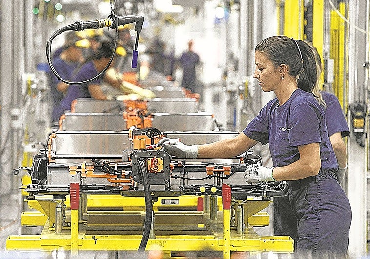 El plan vasco para incorporar mujeres a la industria fracasa con solo 106 contratos