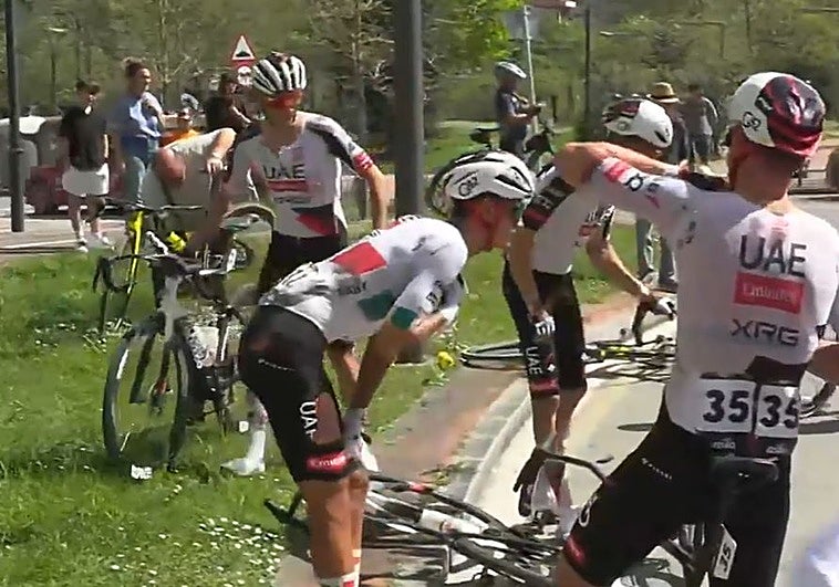 Isaac del Toro también abandona la Itzulia por caída