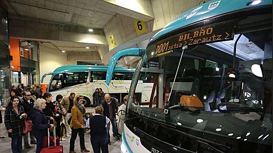 ¿Por qué un vizcaíno paga 13 euros y un guipuzcoano 4 en la línea Bilbao-San Sebastián? Facua exige a Gipuzkoa que cumpla la ley