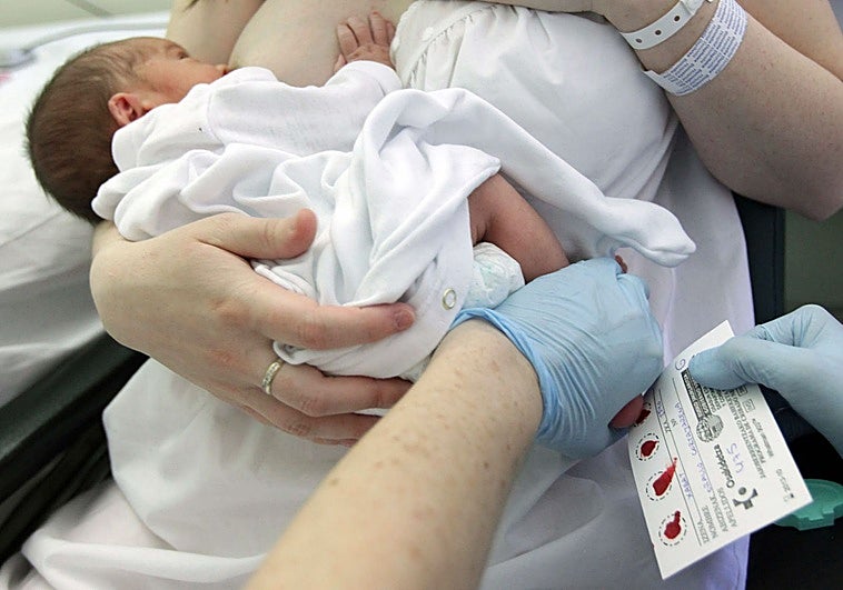 Euskadi comienza a detectar de forma temprana el síndrome del niño burbuja