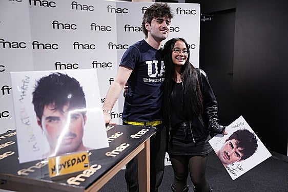 Martín Urrutia firma discos en la FNAC de Bilbao