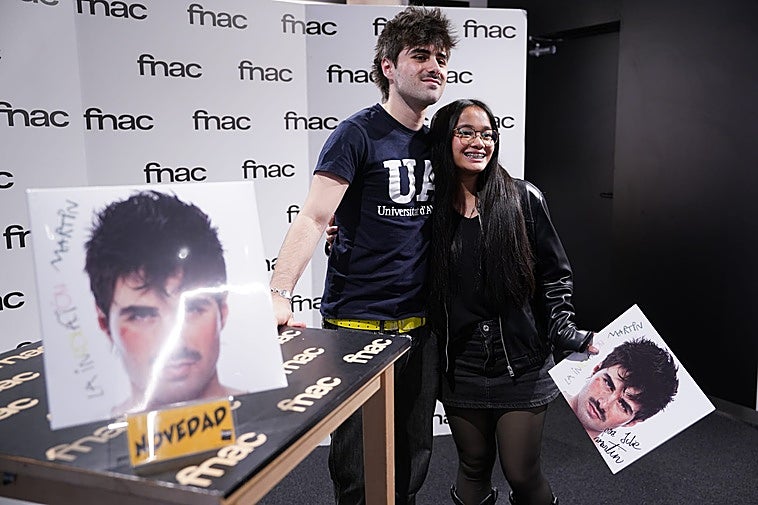 Martín Urrutia firma discos en la FNAC de Bilbao
