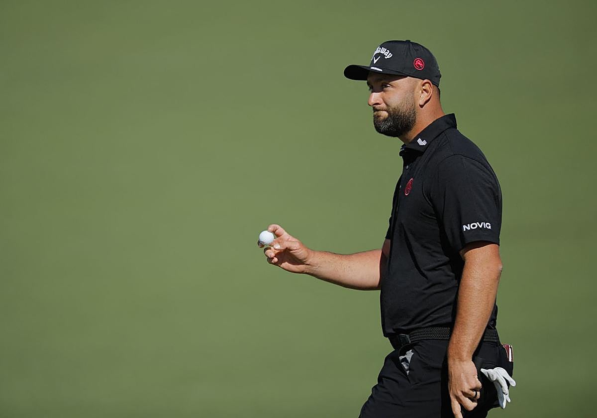Sergio García Leads as Vizcaíno Golfer Trails by One; José María Olazabal Misses Cut