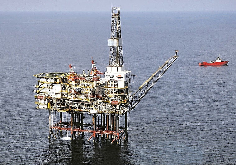 Las reservas de gas españolas afrontan la crisis de Ormuz en mínimos en una década