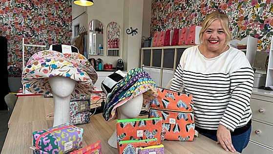 Isla Mosquito está en Sopela: la tienda «divertida» donde Ainara crea los complementos de la «alegría»