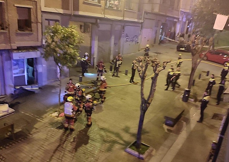 Herido grave en el incendio de una lonja en Ollerías