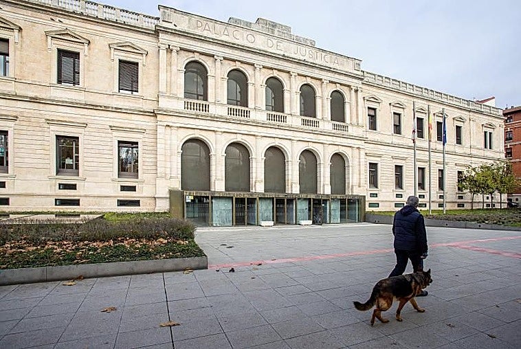 Condenada por amenazar con «cortarle los huevos» a un niño al que llamó «puto negro» y «puto mono» en Aranda de Duero