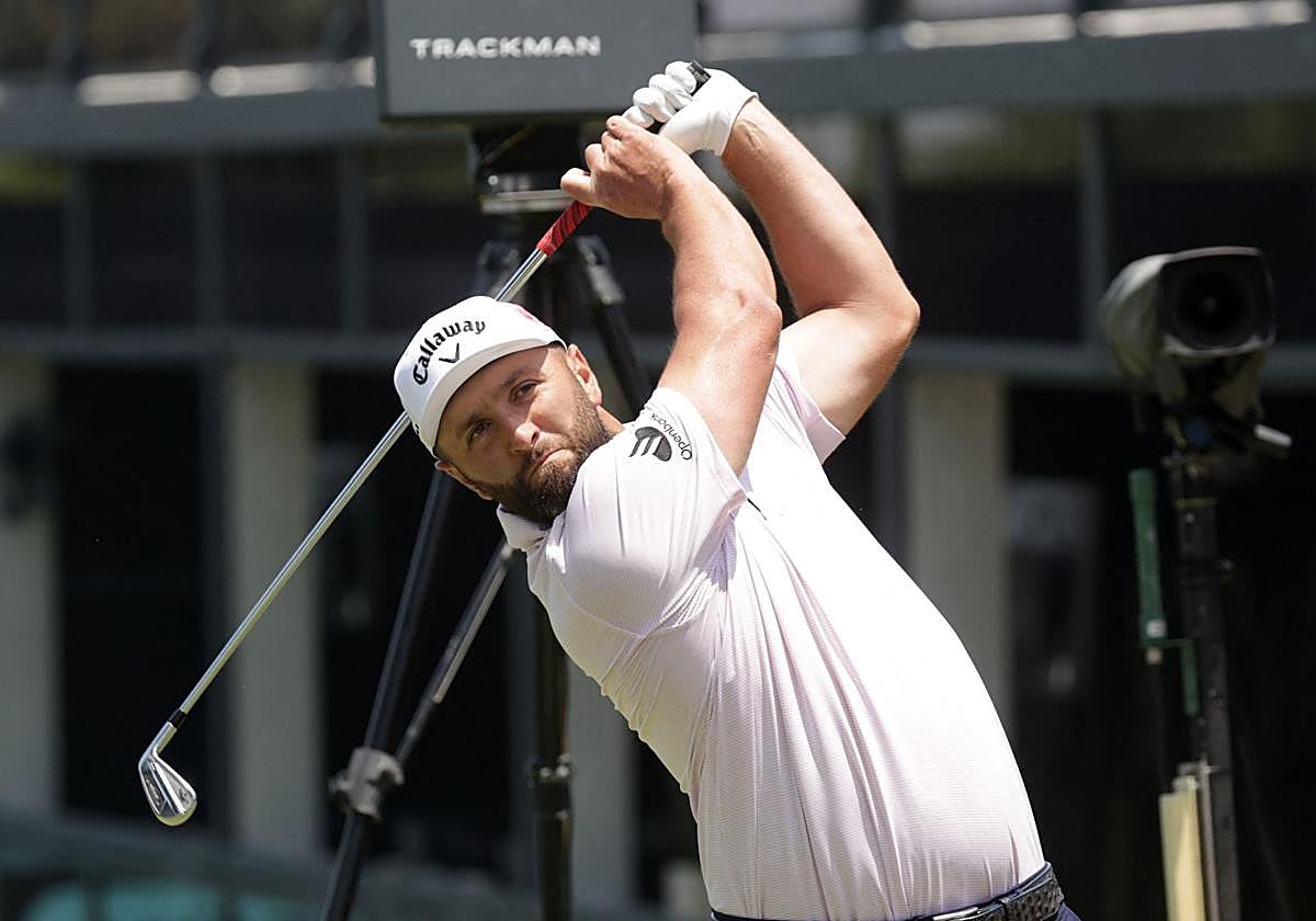 Jon Rahm Trails Victor Pérez in LIV Golf Amid Broadcast Chaos and Closure Rumors