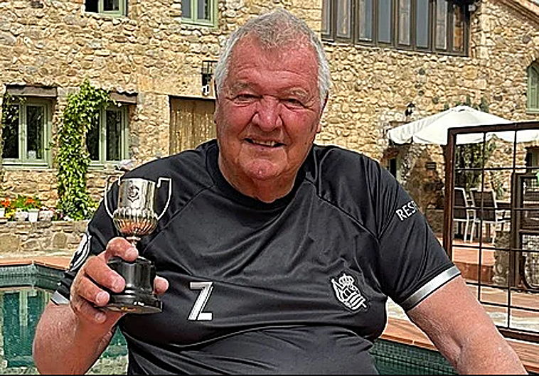 «¿Demente yo?» La mujer de Toshack dice que «ha sufrido mucho por este asunto. Se le caían las lágrimas»