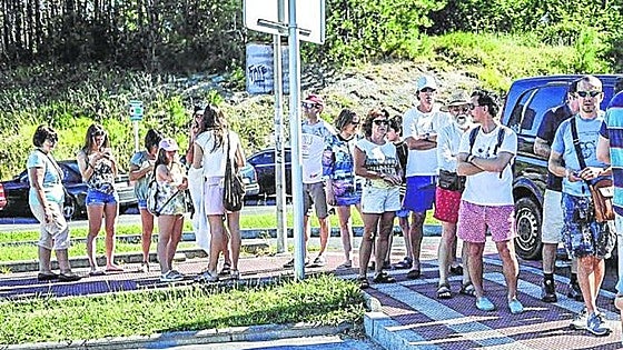 Diez municipios regulan plazas de parking en la costa para favorecer a sus vecinos en verano