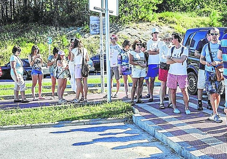 Diez municipios regulan plazas de parking en la costa para favorecer a sus vecinos en verano