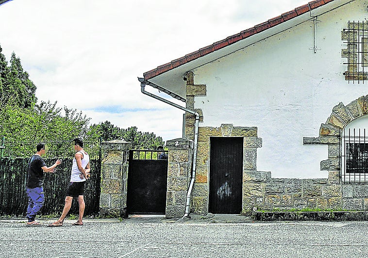 El Ararteko reprocha a la Diputación que solo dé «comida y cama» a los menas de El Vivero
