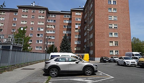 La Federación Española de Fútbol subasta un piso en la Avenida de Gasteiz desde 226.000 euros