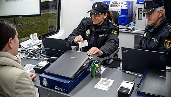El Gobierno denuncia que los ayuntamientos de Bildu vetan la oficina móvil para el DNI