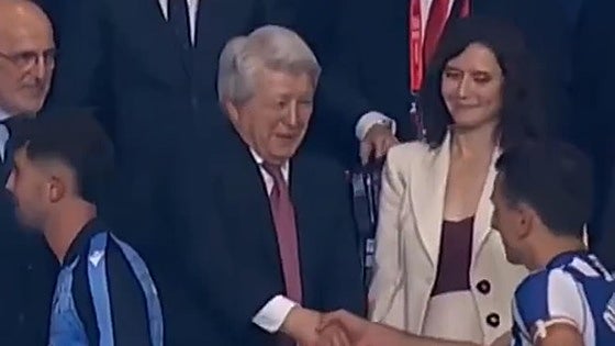 Resuelta la polémica de la final de Copa: ¿saludó Mikel Oyarzabal a Isabel Díaz Ayuso? ¿Y a Juanma Moreno?