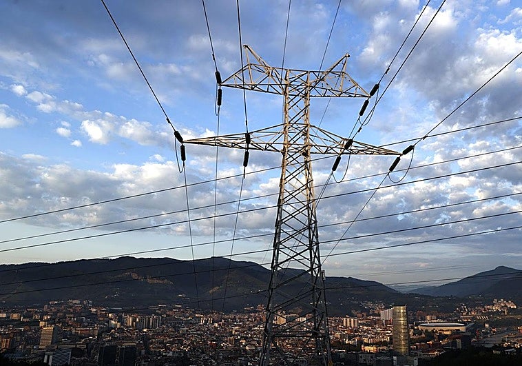 Iberdrola destinará 332 millones hasta 2029 a renovar la red eléctrica en Euskadi