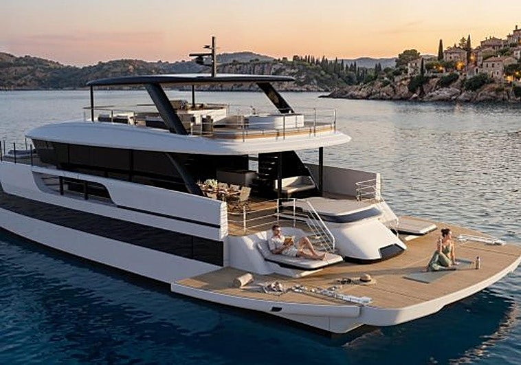 Un catamarán de 10 millones de euros con suite, piscina y terrazas abatibles, la nueva adquisición de Alcaraz