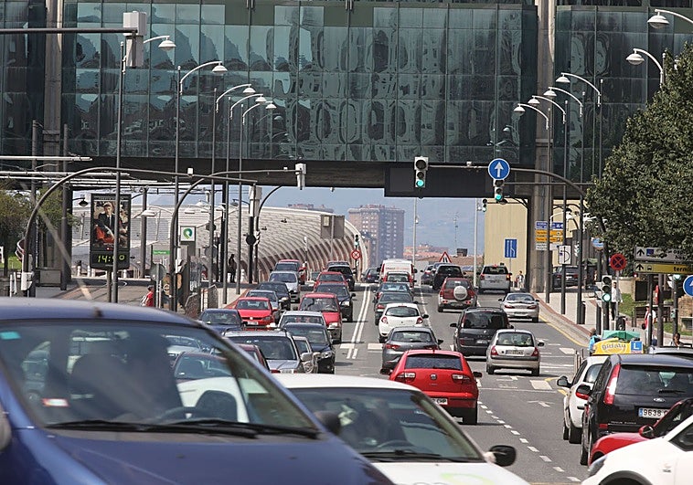 La EHU critica que las ayudas al coche eléctrico benefician a las rentas más altas