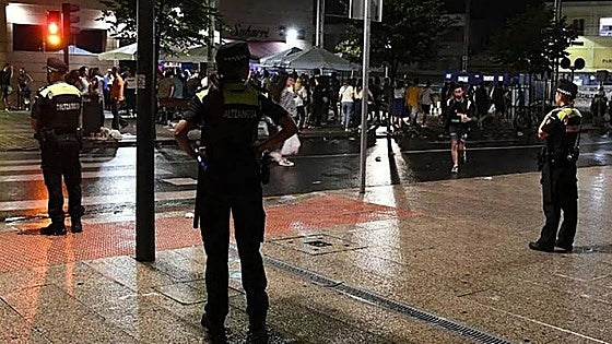 Policías exigen reforzar el dispositivo de seguridad en las fiestas de Santurtzi tras el apuñalamiento a un menor