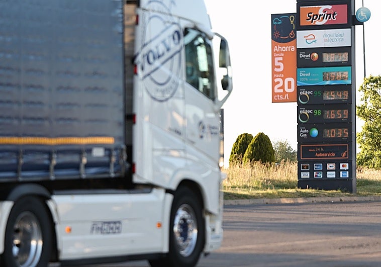 El diésel y la gasolina dan un respiro a los consumidores vascos al caer a sus precios más bajos en seis semanas