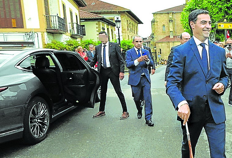 El lehendakari renuncia al nuevo BMW de lujo y prefiere quedarse con el Lexus