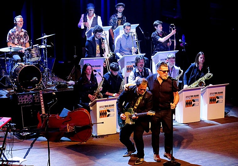 La locomotora de la Travellin' Brothers Big Band arrancando en el Kafe Antzokia