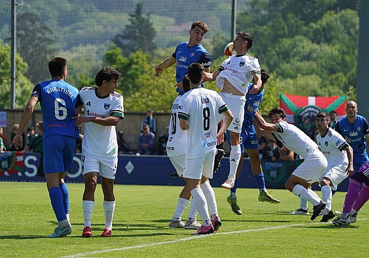 Amorebieta y Sestao River empatan en un equilibrado derbi en Urritxe