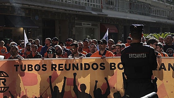 Trabajadores de Tubos Reunidos fuerzan un referéndum sobre la huelga indefinida en contra de la mayoría sindical