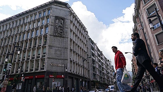 Occident desalojará los bajos comerciales del edificio de Seguros Bilbao para oficinas