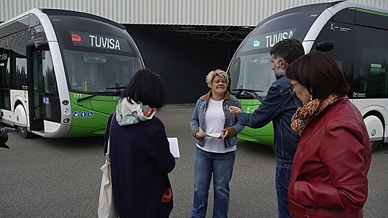 Tuvisa replica a Facua que su flota de autobuses es «segura»