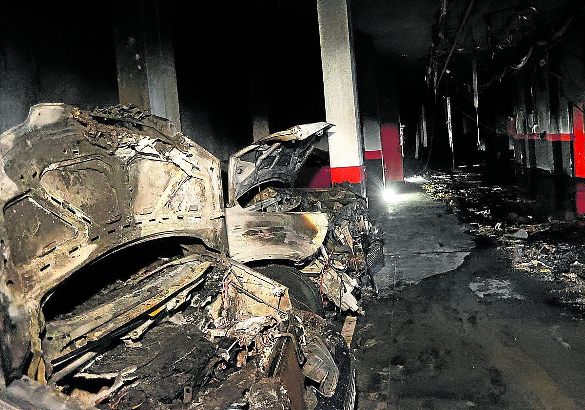 Los afectados por el incendio de Muskiz: «Se podía haber liado gordísima y ahora 40 familias estamos sin agua ni gas»