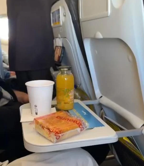 Sobaos gratis a bordo de un avión