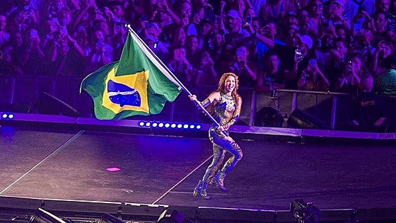 Shakira enciende Copacabana con un discurso feminista y dardos a Piqué ante dos millones de personas