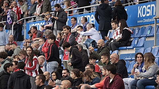 Gurea DA - Accionistas Albiazules pide al Alavés «claridad» sobre su número de socios y el aforo de Mendizorroza